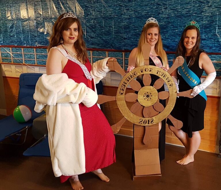 How to Create an Unforgettable Entrance for a Cruise-Themed Murder Mystery Party 🚢