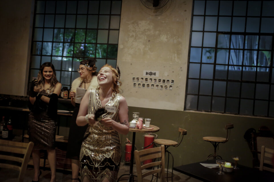 How to Run a Murder Mystery Fundraiser: Engaging Ideas for Large Group Events