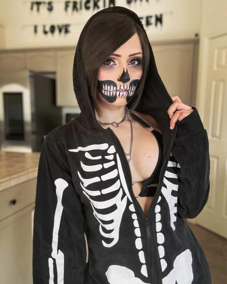Costume Gallery 32