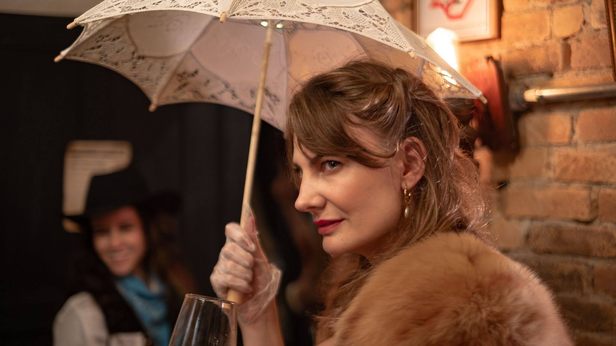 Fall Party Ideas: A Murder Mystery Is The Perfect Autumn Gathering